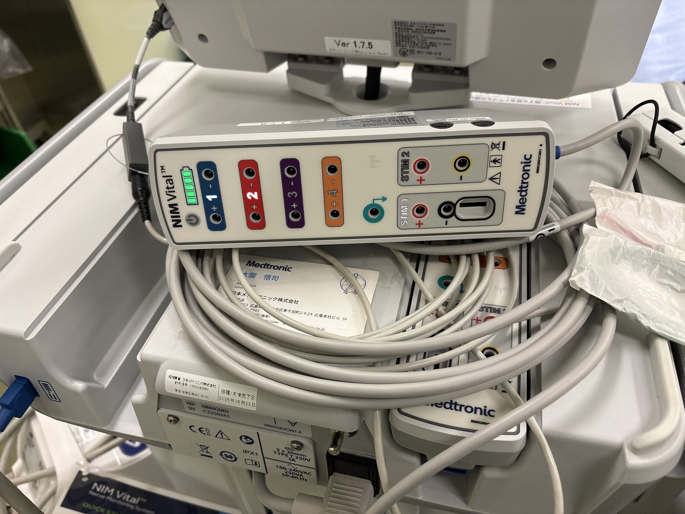 NIM Vitalのコネクタボックス。チャンネルごとに色分けされている